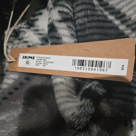 Skims Fits Everybody T-shirt Bra - Picture 2 of 6